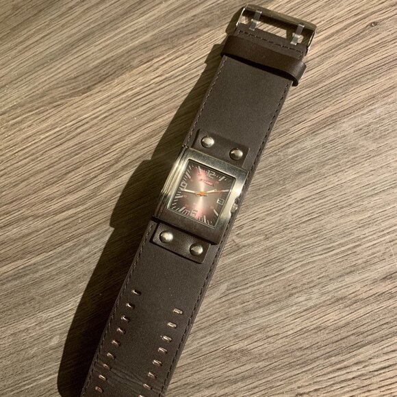 DICKIES Watch, NEVER WORN/NEW, Wide Cuff Band Genuine Brown Leather, Date, 9" - Picture 2 of 5